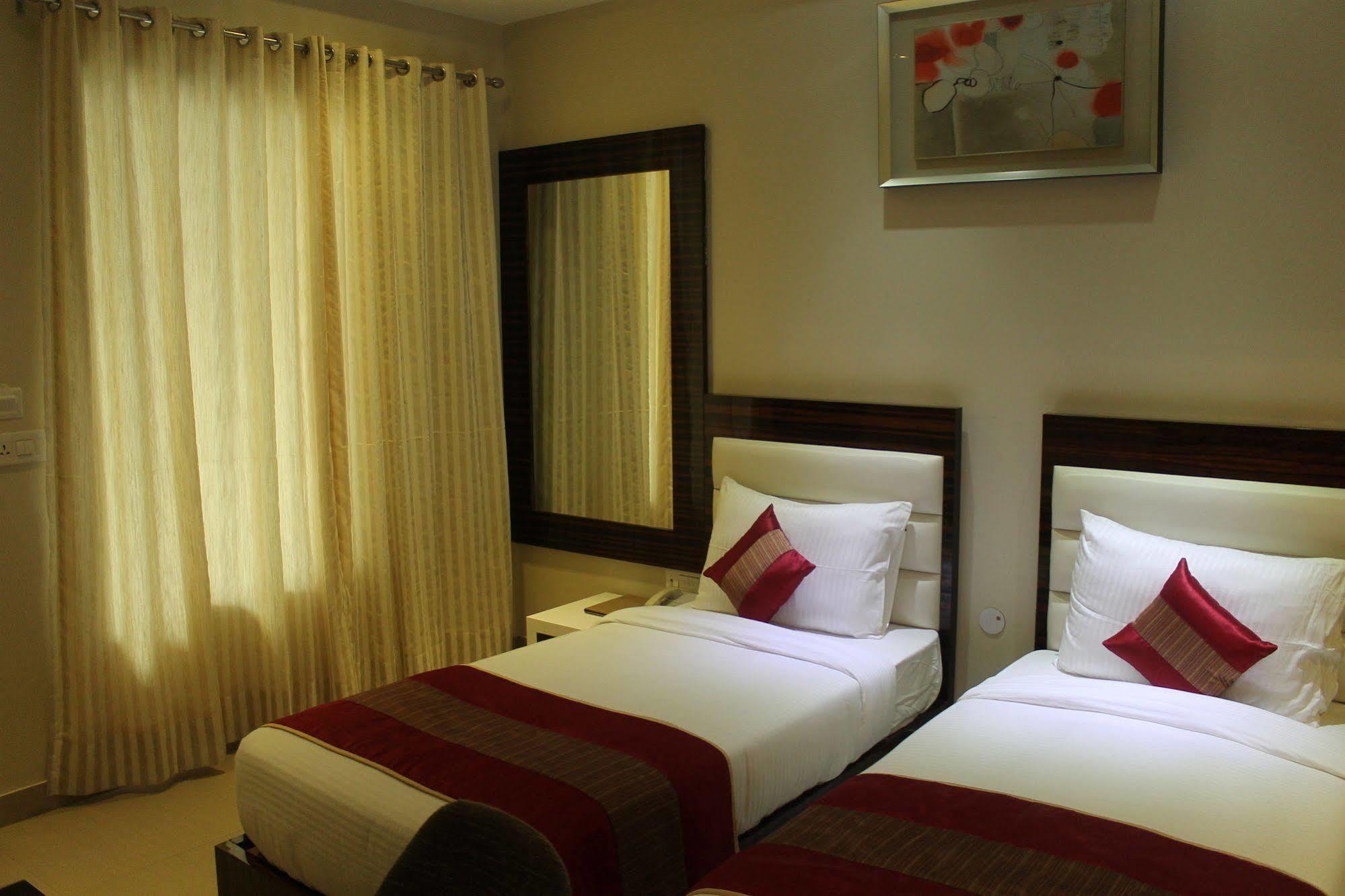 Hotel Gulnar 뉴델리 외부 사진