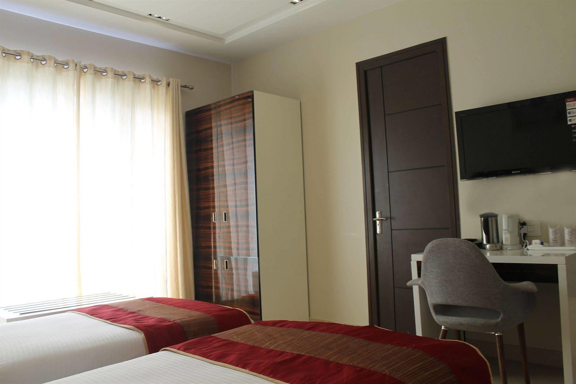 Hotel Gulnar 뉴델리 외부 사진