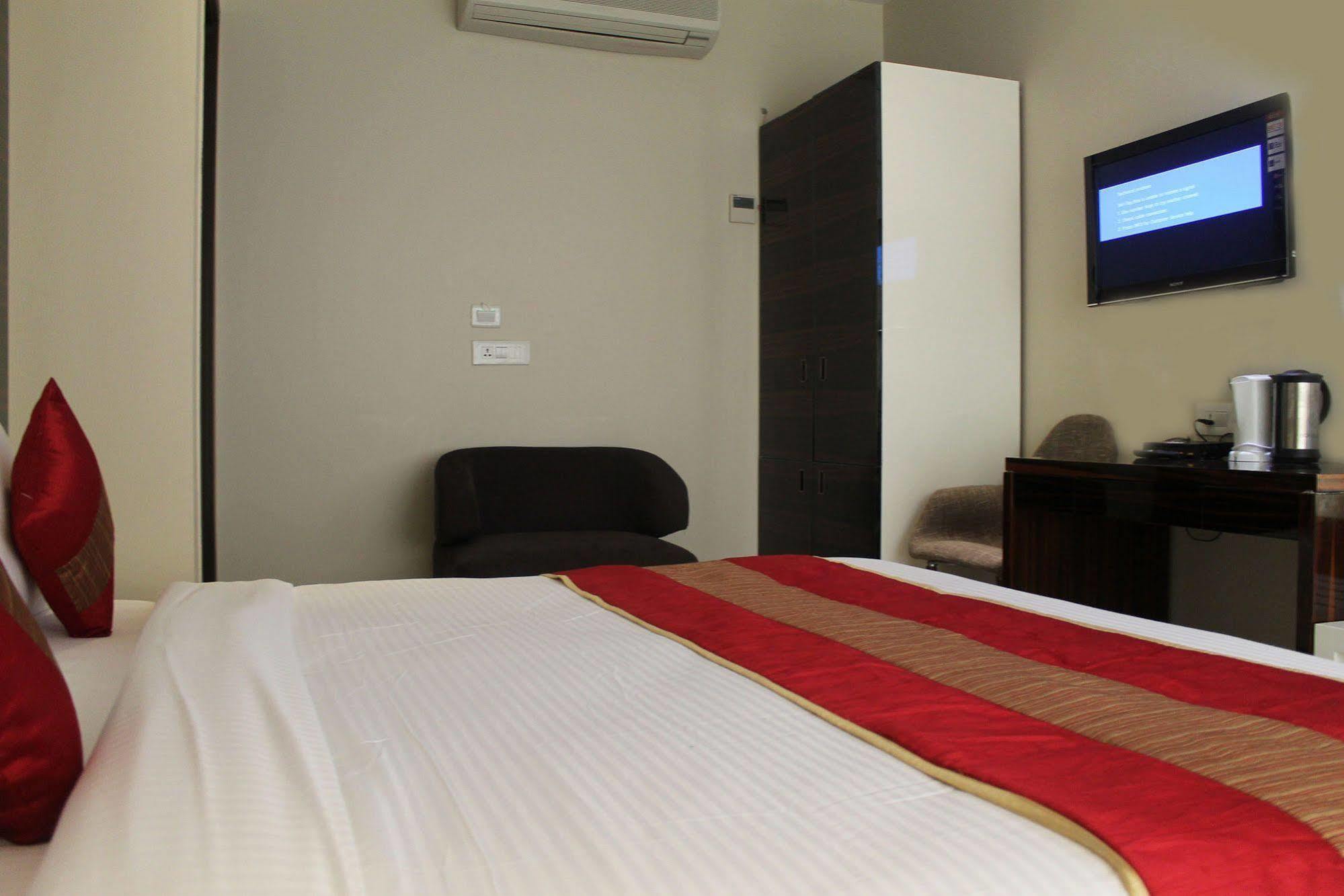 Hotel Gulnar 뉴델리 외부 사진
